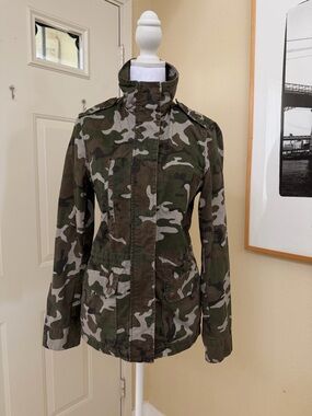 Love Tree Women's Camo Utility Jacket Size Medium